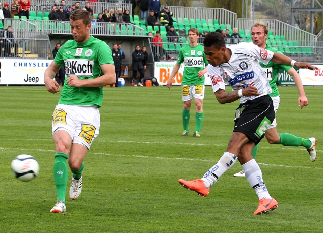 Sturm Graz - Ried
Oesterreichische Fussball Bundesliga, 29. Runde,  SV Mattersburg - SK Sturm Graz, Pappelstadion Mattersburg, 08.04.2012. 

Foto zeigt Rubin Rafael Okotie (Sturm)
Schlüsselwörter: tor