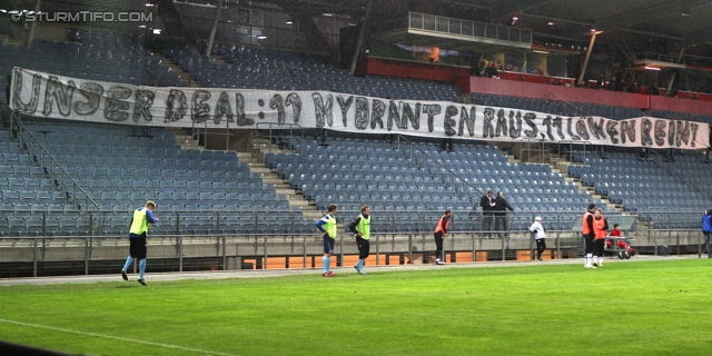 Sturm Graz - Hartberg
OEFB Cup, Viertelfinale,  SK Sturm Graz - TSV Hartberg, Stadion Liebenau Graz, 11.04.2012. 

Foto zeigt Fans von Sturm mit einem Spruchband
Schlüsselwörter: protest