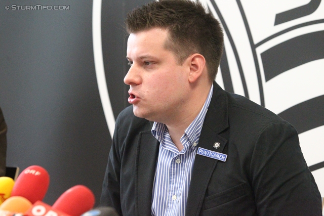 Pressekonferenz Sturm Graz
Oesterreichische Fussball Bundesliga, SK Sturm Graz Pressekonferenz, Trainingszentrum Messendorf, 12.04.2012.

Foto zeigt Christopher Houben (wirtschaftl. Geschaeftsfuehrer Sturm)
