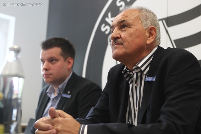 Pressekonferenz Sturm Graz
Oesterreichische Fussball Bundesliga, SK Sturm Graz Pressekonferenz, Trainingszentrum Messendorf, 12.04.2012.

Foto zeigt Christopher Houben (wirtschaftl. Geschaeftsfuehrer Sturm) und Paul Gludovatz (sportl. Geschaeftsfuehrer Sturm)
