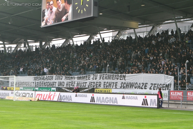 Sturm Graz - Salzburg
Oesterreichische Fussball Bundesliga, 30. Runde,  SK Sturm Graz - RB Salzburg, Stadion Liebenau Graz, 14.04.2012. 

Foto zeigt Fans von Sturm mit einem Spruchband
Schlüsselwörter: protest