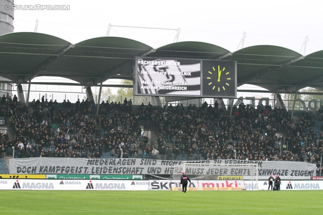 Sturm Graz - Salzburg
Oesterreichische Fussball Bundesliga, 30. Runde,  SK Sturm Graz - RB Salzburg, Stadion Liebenau Graz, 14.04.2012. 

Foto zeigt Fans von Sturm mit einem Spruchband
Schlüsselwörter: protest