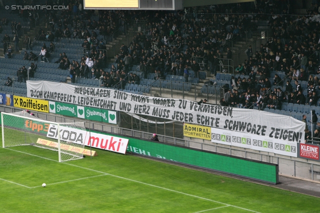 Sturm Graz - Salzburg
Oesterreichische Fussball Bundesliga, 30. Runde,  SK Sturm Graz - RB Salzburg, Stadion Liebenau Graz, 14.04.2012. 

Foto zeigt Fans von Sturm mit einem Spruchband
Schlüsselwörter: protest