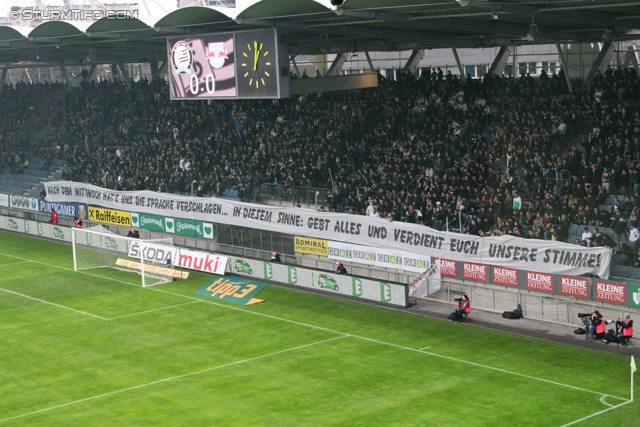 Sturm Graz - Salzburg
Oesterreichische Fussball Bundesliga, 30. Runde,  SK Sturm Graz - RB Salzburg, Stadion Liebenau Graz, 14.04.2012. 

Foto zeigt Fans von Sturm mit einem Spruchband
Schlüsselwörter: protest