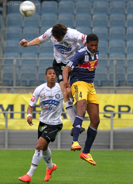 Sturm Graz - Salzburg
Oesterreichische Fussball Bundesliga, 30. Runde,  SK Sturm Graz - RB Salzburg, Stadion Liebenau Graz, 14.04.2012. 

Foto zeigt Thomas Burgstaller (Sturm) und Davide Mendes Da Silva Goncalves (Salzburg)
Schlüsselwörter: kopfball