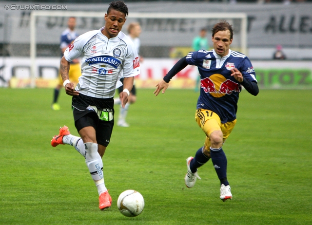 Sturm Graz - Salzburg
Oesterreichische Fussball Bundesliga, 30. Runde,  SK Sturm Graz - RB Salzburg, Stadion Liebenau Graz, 14.04.2012. 

Foto zeigt Rubin Rafael Okotie (Sturm) und Andreas Ulmer (Salzburg)
