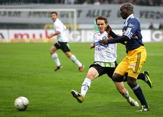 Sturm Graz - Salzburg
Oesterreichische Fussball Bundesliga, 30. Runde,  SK Sturm Graz - RB Salzburg, Stadion Liebenau Graz, 14.04.2012. 

Foto zeigt Andreas Hoelzl (Sturm) und Davide Mendes Da Silva Goncalves (Salzburg)
