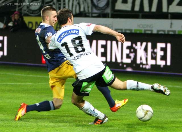 Sturm Graz - Salzburg
Oesterreichische Fussball Bundesliga, 30. Runde,  SK Sturm Graz - RB Salzburg, Stadion Liebenau Graz, 14.04.2012. 

Foto zeigt Jakob Jantscher (Salzburg) und Joachim Standfest (Sturm)
