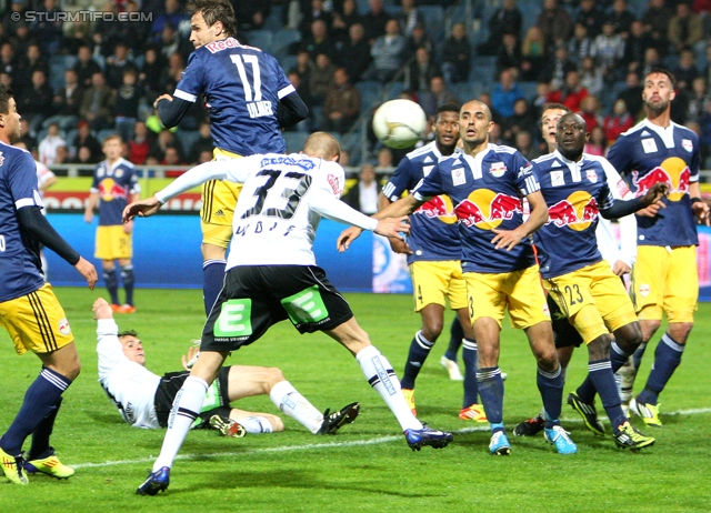 Sturm Graz - Salzburg
Oesterreichische Fussball Bundesliga, 30. Runde,  SK Sturm Graz - RB Salzburg, Stadion Liebenau Graz, 14.04.2012. 

Foto zeigt Andreas Ulmer (Salzburg) und Patrick Wolf (Sturm)
Schlüsselwörter: tor