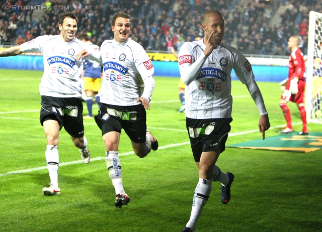 Sturm Graz - Salzburg
Oesterreichische Fussball Bundesliga, 30. Runde,  SK Sturm Graz - RB Salzburg, Stadion Liebenau Graz, 14.04.2012. 

Foto zeigt Srdjan Pavlov (Sturm), Andreas Hoelzl (Sturm) und Patrick Wolf (Sturm)
Schlüsselwörter: torjubel