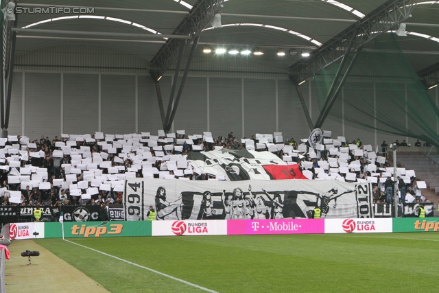 Rapid Wien - Sturm Graz
Oesterreichische Fussball Bundesliga, 31. Runde,  SK Rapid Wien - SK Sturm Graz, Gerhard Hanappi Stadion Wien, 22.04.2012. 

Foto zeigt Fans von Sturm mit einer Choreografie
