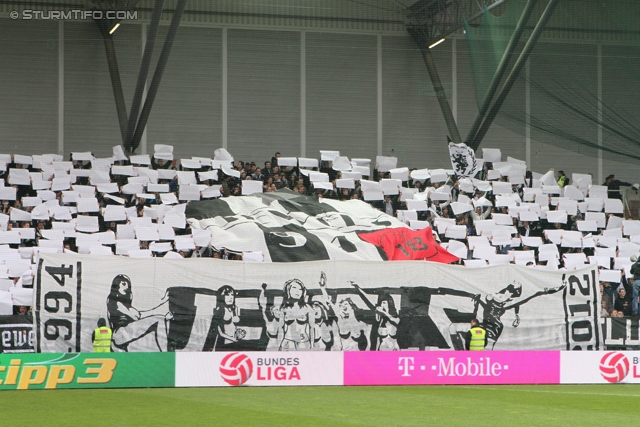 Rapid Wien - Sturm Graz
Oesterreichische Fussball Bundesliga, 31. Runde,  SK Rapid Wien - SK Sturm Graz, Gerhard Hanappi Stadion Wien, 22.04.2012. 

Foto zeigt Fans von Sturm mit einer Choreografie
