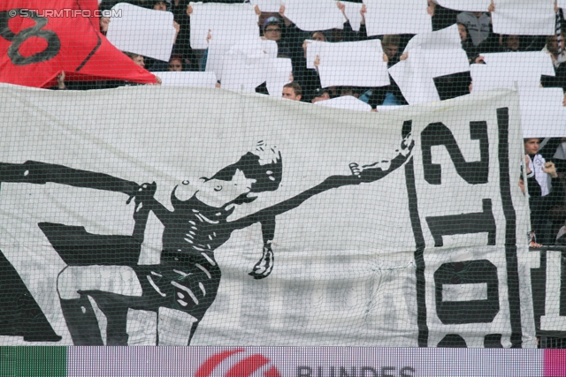 Rapid Wien - Sturm Graz
Oesterreichische Fussball Bundesliga, 31. Runde,  SK Rapid Wien - SK Sturm Graz, Gerhard Hanappi Stadion Wien, 22.04.2012. 

Foto zeigt Fans von Sturm mit einer Choreografie
