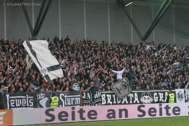 Rapid Wien - Sturm Graz
Oesterreichische Fussball Bundesliga, 31. Runde,  SK Rapid Wien - SK Sturm Graz, Gerhard Hanappi Stadion Wien, 22.04.2012. 

Foto zeigt Fans von Sturm
