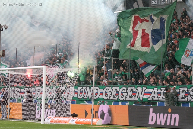 Rapid Wien - Sturm Graz
Oesterreichische Fussball Bundesliga, 31. Runde,  SK Rapid Wien - SK Sturm Graz, Gerhard Hanappi Stadion Wien, 22.04.2012. 

Foto zeigt Fans von Rapid
