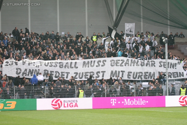 Rapid Wien - Sturm Graz
Oesterreichische Fussball Bundesliga, 31. Runde,  SK Rapid Wien - SK Sturm Graz, Gerhard Hanappi Stadion Wien, 22.04.2012. 

Foto zeigt Fans von Sturm mit einem Spruchband
Schlüsselwörter: protest