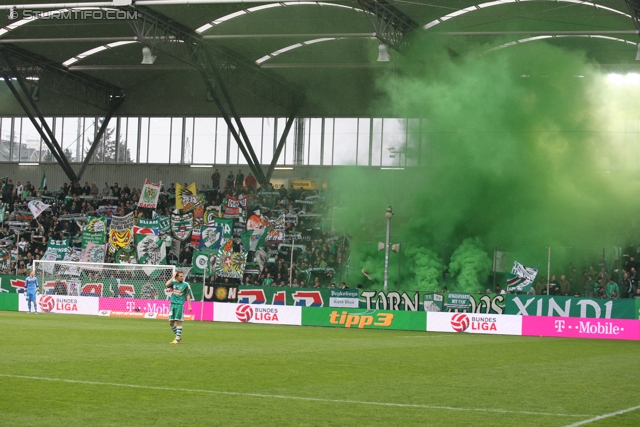 Rapid Wien - Sturm Graz
Oesterreichische Fussball Bundesliga, 31. Runde,  SK Rapid Wien - SK Sturm Graz, Gerhard Hanappi Stadion Wien, 22.04.2012. 

Foto zeigt Fans von Rapid
Schlüsselwörter: pyrotechnik