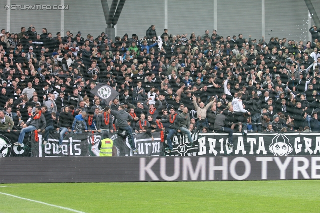 Rapid Wien - Sturm Graz
Oesterreichische Fussball Bundesliga, 31. Runde,  SK Rapid Wien - SK Sturm Graz, Gerhard Hanappi Stadion Wien, 22.04.2012. 

Foto zeigt Fans von Sturm
