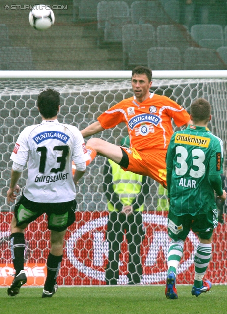 Rapid Wien - Sturm Graz
Oesterreichische Fussball Bundesliga, 31. Runde,  SK Rapid Wien - SK Sturm Graz, Gerhard Hanappi Stadion Wien, 22.04.2012. 

Foto zeigt Thomas Burgstaller (Sturm), Christian Gratzei (Sturm) und Deni Alar (Rapid)
