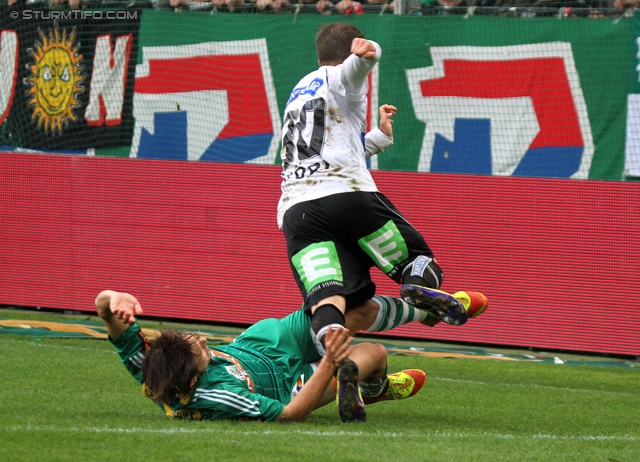 Rapid Wien - Sturm Graz
Oesterreichische Fussball Bundesliga, 31. Runde,  SK Rapid Wien - SK Sturm Graz, Gerhard Hanappi Stadion Wien, 22.04.2012. 

Foto zeigt Markus Heikkinen (Rapid) und Christoph Kroepfl (Sturm)
Schlüsselwörter: foul