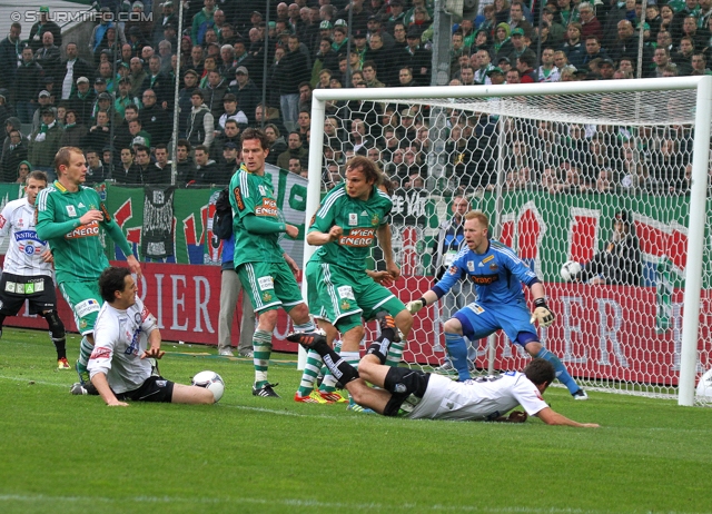 Rapid Wien - Sturm Graz
Oesterreichische Fussball Bundesliga, 31. Runde,  SK Rapid Wien - SK Sturm Graz, Gerhard Hanappi Stadion Wien, 22.04.2012. 

Foto zeigt Thomas Burgstaller (Sturm) und Markus Heikkinen (Rapid)
