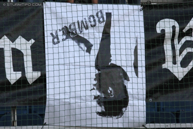 Sturm Graz - Kapfenberg
Oesterreichische Fussball Bundesliga, 32. Runde,  SK Sturm Graz - Kapfenberger SV 1919, Stadion Liebenau Graz, 28.04.2012. 

Foto zeigt ein Transparent
Schlüsselwörter: protest