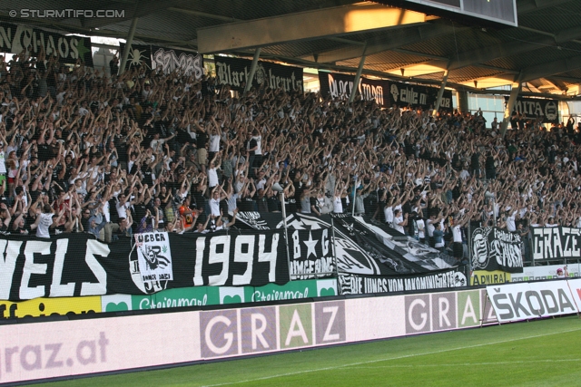 Sturm Graz - Kapfenberg
Oesterreichische Fussball Bundesliga, 32. Runde,  SK Sturm Graz - Kapfenberger SV 1919, Stadion Liebenau Graz, 28.04.2012. 

Foto zeigt Fans von Sturm
