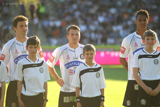 Sturm Graz - Kapfenberg
Oesterreichische Fussball Bundesliga, 32. Runde,  SK Sturm Graz - Kapfenberger SV 1919, Stadion Liebenau Graz, 28.04.2012. 

Foto zeigt Joachim Standfest (Sturm), Christoph Kroepfl (Sturm), Rubin Rafael Okotie (Sturm) und Balljungen
