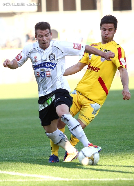 Sturm Graz - Kapfenberg
Oesterreichische Fussball Bundesliga, 32. Runde,  SK Sturm Graz - Kapfenberger SV 1919, Stadion Liebenau Graz, 28.04.2012. 

Foto zeigt Christoph Kroepfl (Sturm) und Dieter Elsneg (Kapfenberg)
