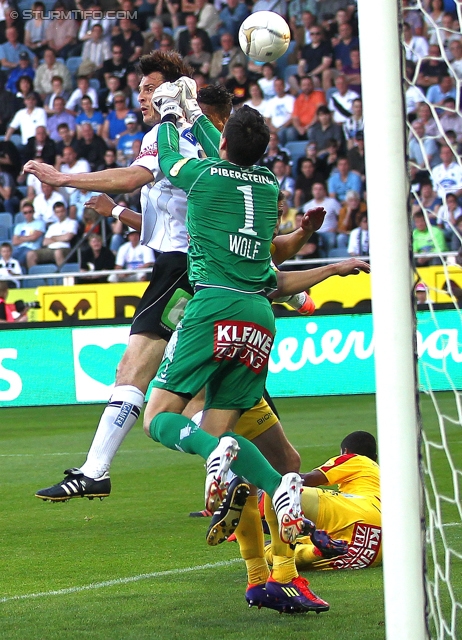 Sturm Graz - Kapfenberg
Oesterreichische Fussball Bundesliga, 32. Runde,  SK Sturm Graz - Kapfenberger SV 1919, Stadion Liebenau Graz, 28.04.2012. 

Foto zeigt Thomas Burgstaller (Sturm) und Raphael Wolf (Kapfenberg)
Schlüsselwörter: kopfball