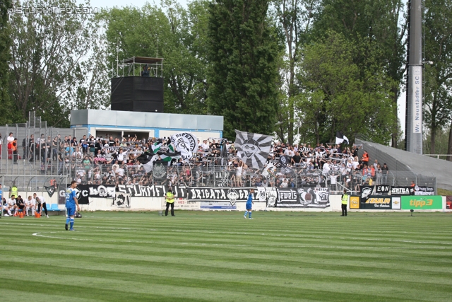 Wr. Neustadt - Sturm Graz
Oesterreichische Fussball Bundesliga, 33. Runde,  SC Wiener Neustadt - SK Sturm Graz, Stadion Wiener Neustadt, 05.05.2012. 

Foto zeigt Fans von Sturm
