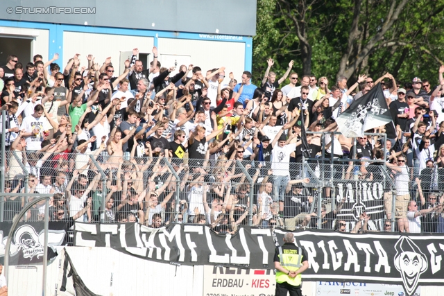 Wr. Neustadt - Sturm Graz
Oesterreichische Fussball Bundesliga, 33. Runde,  SC Wiener Neustadt - SK Sturm Graz, Stadion Wiener Neustadt, 05.05.2012. 

Foto zeigt Fans von Sturm
