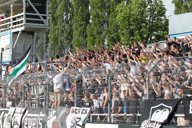 Wr. Neustadt - Sturm Graz
Oesterreichische Fussball Bundesliga, 33. Runde,  SC Wiener Neustadt - SK Sturm Graz, Stadion Wiener Neustadt, 05.05.2012. 

Foto zeigt Fans von Sturm
