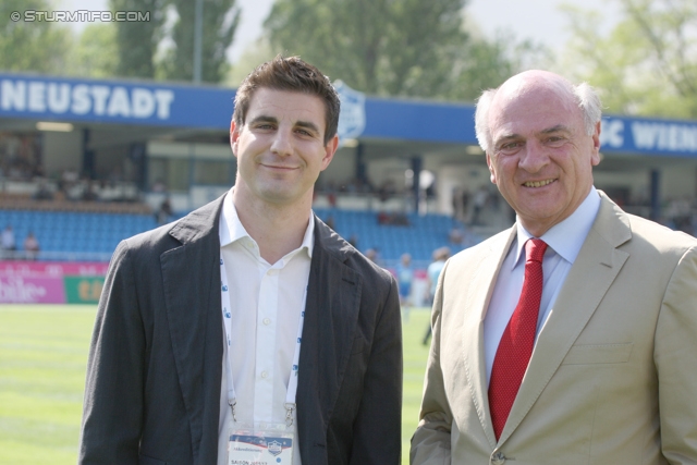 Wr. Neustadt - Sturm Graz
Oesterreichische Fussball Bundesliga, 33. Runde,  SC Wiener Neustadt - SK Sturm Graz, Stadion Wiener Neustadt, 05.05.2012. 

Foto zeigt Alexander Gruber (Manager Wr. Neustadt) und Erwin Proell (Landeshauptmann Niederoesterreich)
