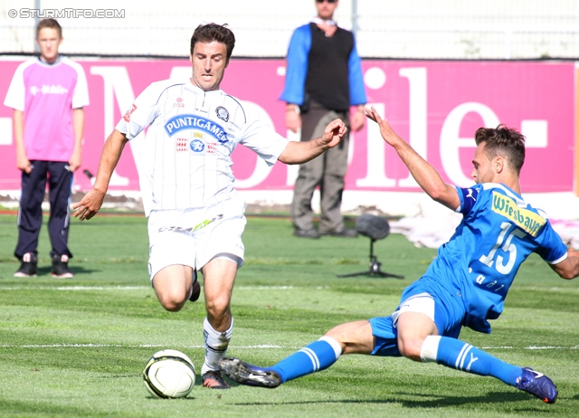 Wr. Neustadt - Sturm Graz
Oesterreichische Fussball Bundesliga, 33. Runde,  SC Wiener Neustadt - SK Sturm Graz, Stadion Wiener Neustadt, 05.05.2012. 

Foto zeigt Joachim Standfest (Sturm) und Michael Madl (Wr. Neustadt)
Schlüsselwörter: zweikampf