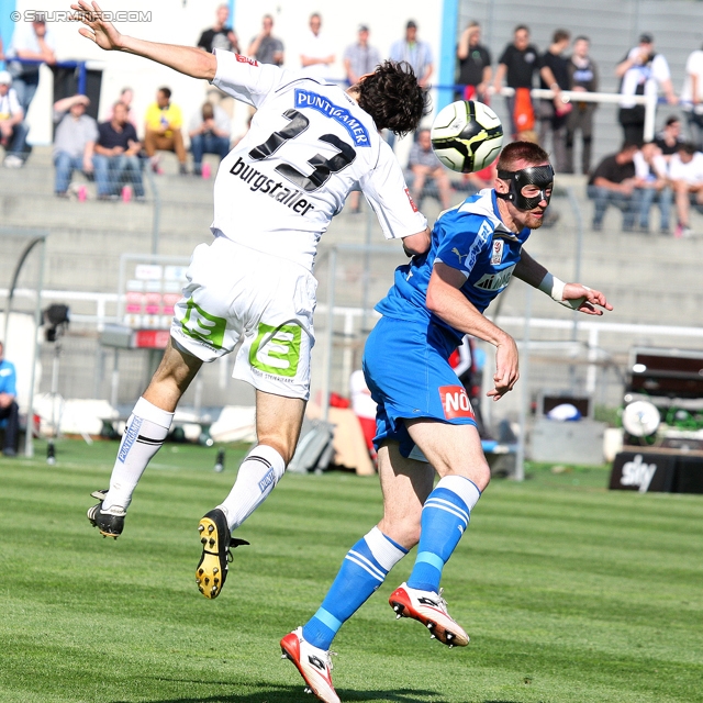 Wr. Neustadt - Sturm Graz
Oesterreichische Fussball Bundesliga, 33. Runde,  SC Wiener Neustadt - SK Sturm Graz, Stadion Wiener Neustadt, 05.05.2012. 

Foto zeigt Thomas Burgstaller (Sturm) und Guenter Friesenbichler (Wr. Neustadt)
Schlüsselwörter: kopfball