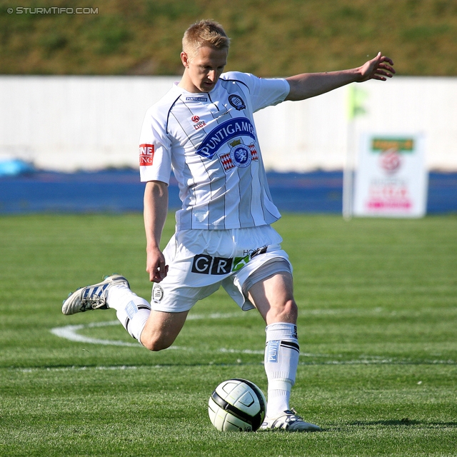 Wr. Neustadt - Sturm Graz
Oesterreichische Fussball Bundesliga, 33. Runde,  SC Wiener Neustadt - SK Sturm Graz, Stadion Wiener Neustadt, 05.05.2012. 

Foto zeigt Matthias Koch (Sturm)
