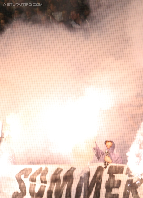 Sturm Graz - Admira
Oesterreichische Fussball Bundesliga, 34. Runde,  SK Sturm Graz - FC Admira, Stadion Liebenau Graz, 10.05.2012. 

Foto zeigt Fans von Sturm mit einer Choreografie
Schlüsselwörter: pyrotechnik