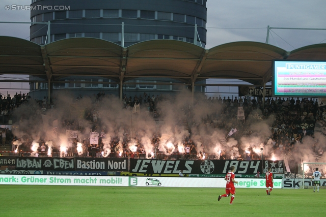 Sturm Graz - Admira
Oesterreichische Fussball Bundesliga, 34. Runde,  SK Sturm Graz - FC Admira, Stadion Liebenau Graz, 10.05.2012. 

Foto zeigt Fans von Sturm mit einer Choreografie
Schlüsselwörter: pyrotechnik