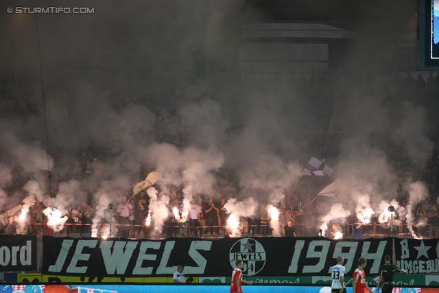 Sturm Graz - Admira
Oesterreichische Fussball Bundesliga, 34. Runde,  SK Sturm Graz - FC Admira, Stadion Liebenau Graz, 10.05.2012. 

Foto zeigt Fans von Sturm mit einer Choreografie
Schlüsselwörter: pyrotechnik