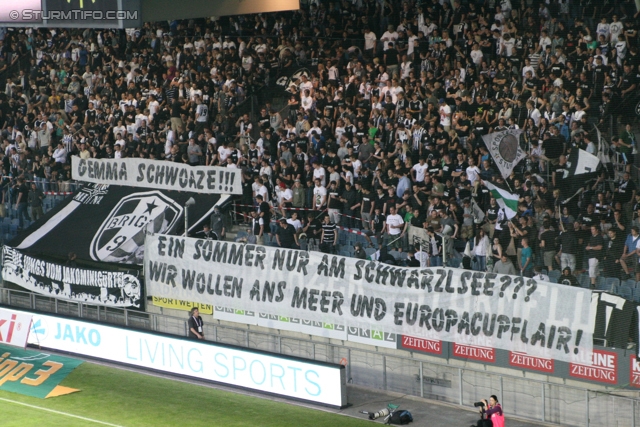 Sturm Graz - Admira
Oesterreichische Fussball Bundesliga, 34. Runde,  SK Sturm Graz - FC Admira, Stadion Liebenau Graz, 10.05.2012. 

Foto zeigt Fans von Sturm und mit einem Spruchband
