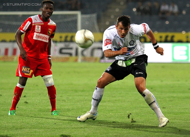 Sturm Graz - Admira
Oesterreichische Fussball Bundesliga, 34. Runde,  SK Sturm Graz - FC Admira, Stadion Liebenau Graz, 10.05.2012. 

Foto zeigt Haris Bukva (Sturm)
Schlüsselwörter: kopfball