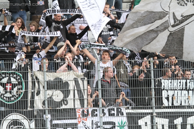 Innsbruck - Sturm Graz
Oesterreichische Fussball Bundesliga, 35. Runde,  Wacker Innsbruck - SK Sturm Graz, Tivoli Stadion Innsbruck, 13.05.2012. 

Foto zeigt Fans von Sturm
