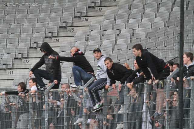 Innsbruck - Sturm Graz
Oesterreichische Fussball Bundesliga, 35. Runde,  Wacker Innsbruck - SK Sturm Graz, Tivoli Stadion Innsbruck, 13.05.2012. 

Foto zeigt Fans von Sturm
