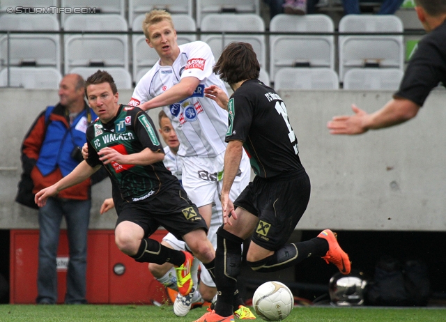 Innsbruck - Sturm Graz
Oesterreichische Fussball Bundesliga, 35. Runde,  Wacker Innsbruck - SK Sturm Graz, Tivoli Stadion Innsbruck, 13.05.2012. 

Foto zeigt Matthias Koch (Sturm) und Carlos Merino Gonzales (Innsbruck)
