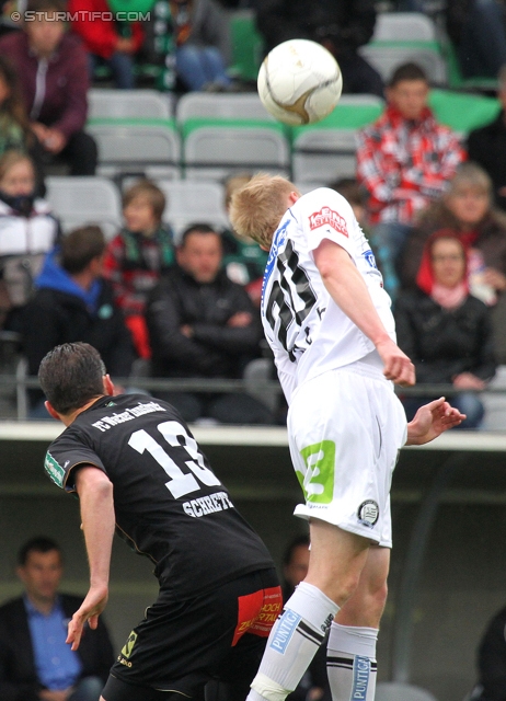 Innsbruck - Sturm Graz
Oesterreichische Fussball Bundesliga, 35. Runde,  Wacker Innsbruck - SK Sturm Graz, Tivoli Stadion Innsbruck, 13.05.2012. 

Foto zeigt Marcel Schreter (Innsbruck) und Matthias Koch (Sturm)
Schlüsselwörter: kopfball