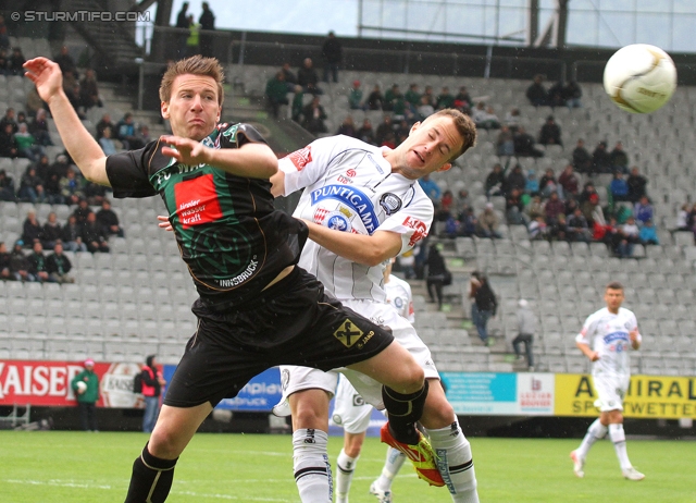 Innsbruck - Sturm Graz
Oesterreichische Fussball Bundesliga, 35. Runde,  Wacker Innsbruck - SK Sturm Graz, Tivoli Stadion Innsbruck, 13.05.2012. 

Foto zeigt Daniel Schuetz (Innsbruck) und Christian Klem (Sturm)
Schlüsselwörter: kopfball