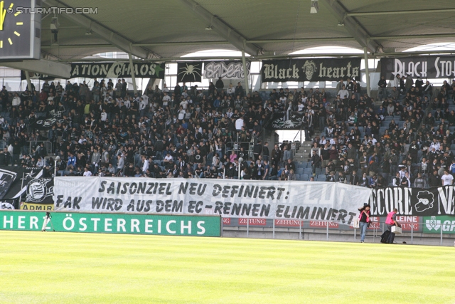 Sturm Graz - Austria Wien
Oesterreichische Fussball Bundesliga, 36. Runde,  SK Sturm Graz - FK Austria Wien, Stadion Liebenau Graz, 17.05.2012. 

Foto zeigt Fans von Sturm mit einem Spruchband
