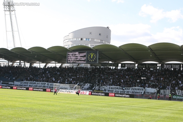 Sturm Graz - Austria Wien
Oesterreichische Fussball Bundesliga, 36. Runde,  SK Sturm Graz - FK Austria Wien, Stadion Liebenau Graz, 17.05.2012. 

Foto zeigt Fans von Sturm mit einem Spruchband
