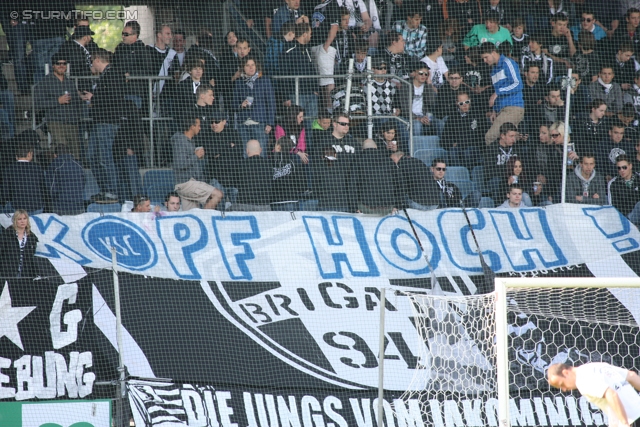 Sturm Graz - Austria Wien
Oesterreichische Fussball Bundesliga, 36. Runde,  SK Sturm Graz - FK Austria Wien, Stadion Liebenau Graz, 17.05.2012. 

Foto zeigt Fans von Sturm mit einem Spruchband
